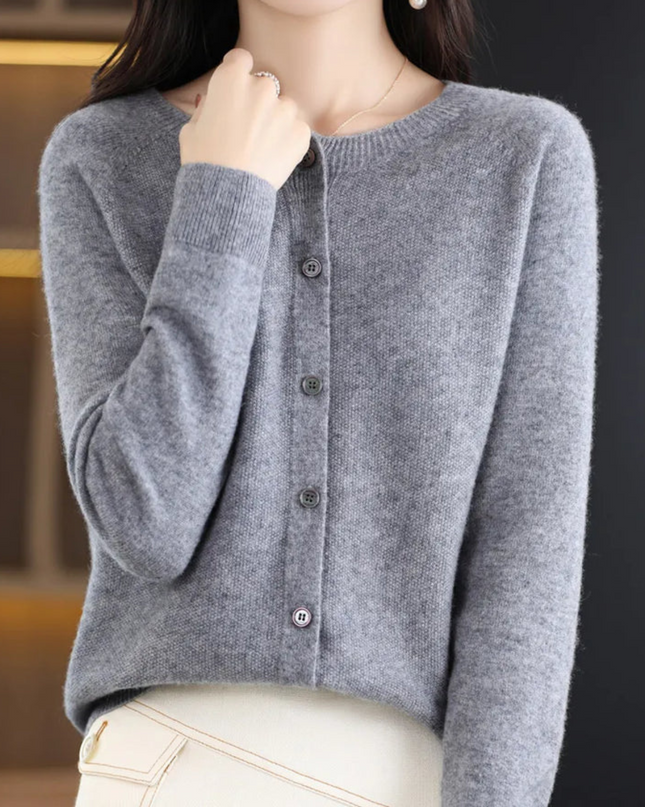Luxuriöse Damen Strickjacke aus 100% Merinowolle mit O-Ausschnitt