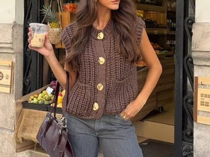 Kyra | Ärmellose Strickweste mit Goldenen Knöpfen