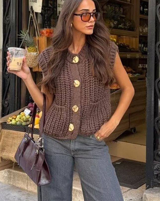 Kyra | Ärmellose Strickweste mit Goldenen Knöpfen