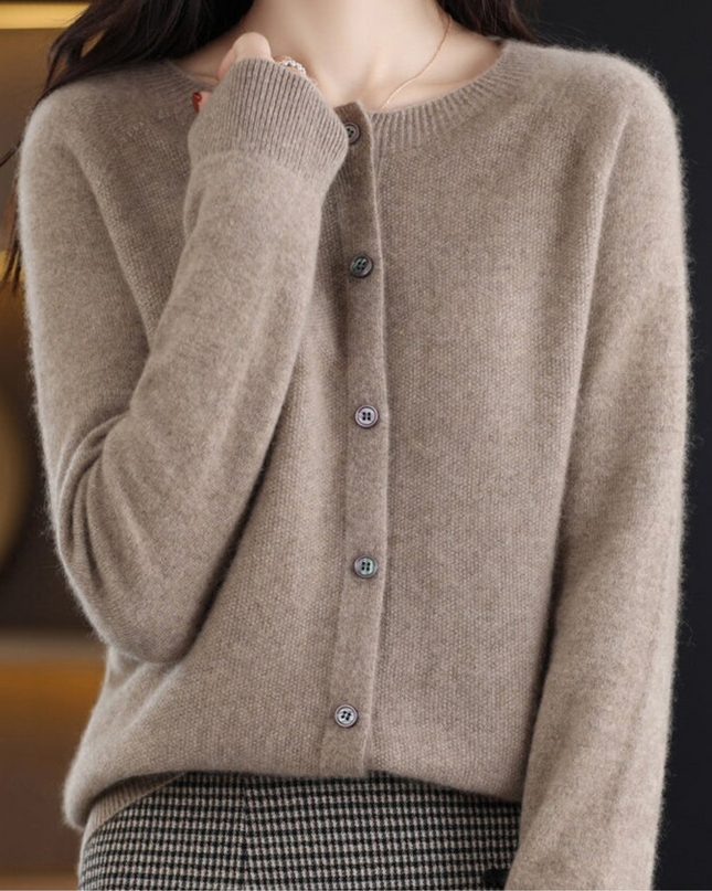 Luxuriöse Damen Strickjacke aus 100% Merinowolle mit O-Ausschnitt