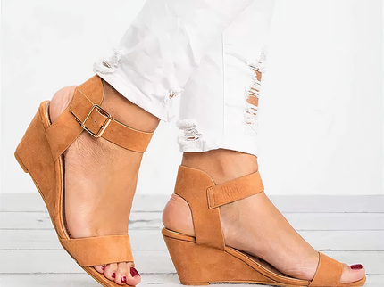 Orthopädische Keilsandalen mit orthopädischer Unterstützung