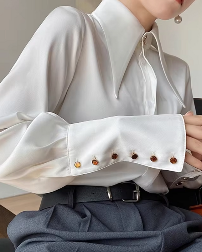 Aenora | Damen Satinbluse einfarbig – Elegante Langarmbluse mit Modernem Kragen & Knopfmanschetten für Büro & Alltag