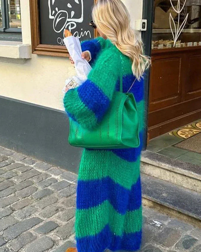 Gemütlicher gestreifter übergroßer Strickcardigan