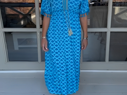 Elegantes Hochtailliertes Kleid