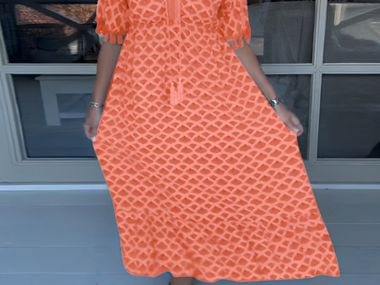 Elegantes Hochtailliertes Kleid