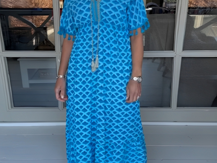 Elegantes Hochtailliertes Kleid
