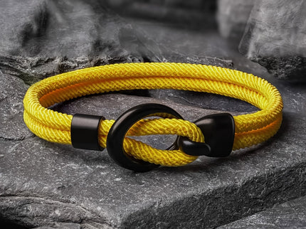 Stilvolles handgefertigtes Seilarmband für Männer - perfekt für einen lässigen Herbstlook!