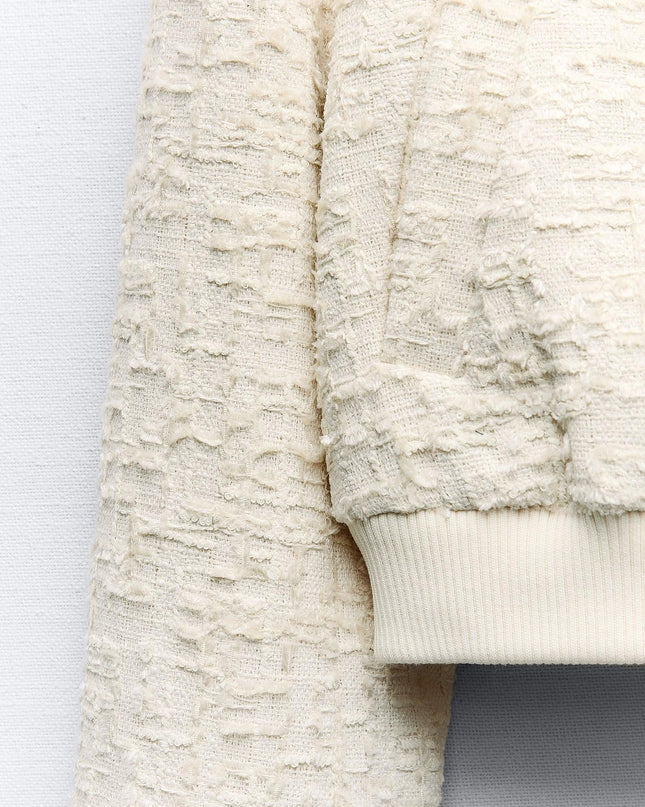 Kurze Bouclé-Jacke mit goldenen Knöpfen