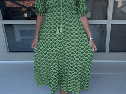 Elegantes Hochtailliertes Kleid