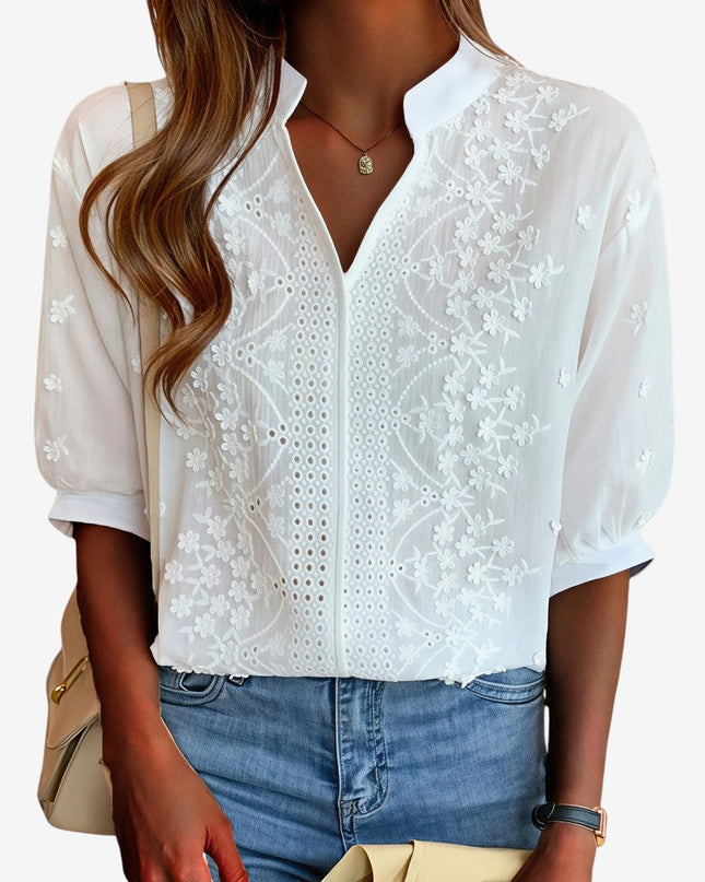 Cambria – Bestickte Bluse mit Schlitzkragen