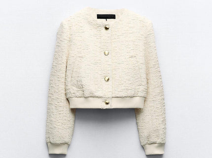 Kurze Bouclé-Jacke mit goldenen Knöpfen