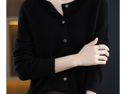 Luxuriöse Damen Strickjacke aus 100% Merinowolle mit O-Ausschnitt