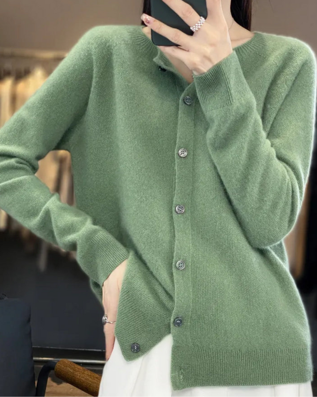 Luxuriöse Damen Strickjacke aus 100% Merinowolle mit O-Ausschnitt