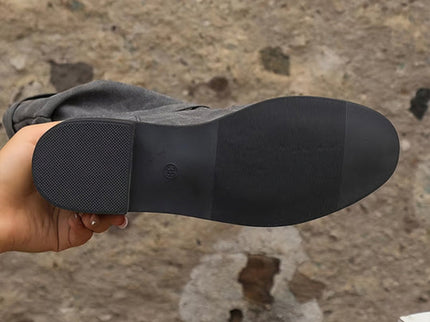 Schicke Leder-Stiefel mit Schnallendetail