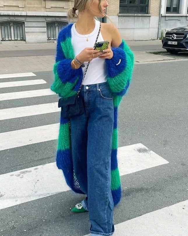 Gemütlicher gestreifter übergroßer Strickcardigan