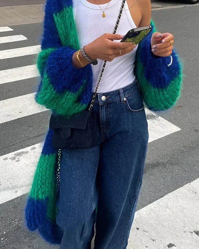 Gemütlicher gestreifter übergroßer Strickcardigan