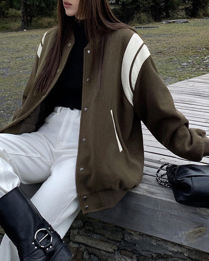Molly | Lässige Varsity-Jacke im Retro-Stil mit gestreiften Ärmeldetails und gerippten Bündchen