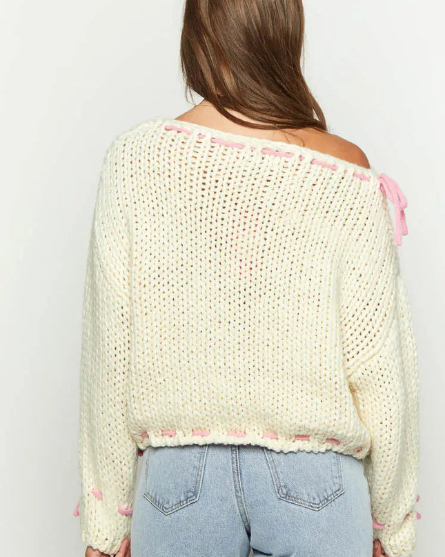 Bea | One Shoulder Chunky Knit Pullover mit rosa Kontrastband Schleife Akzente