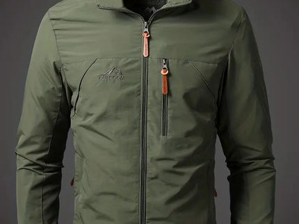 Leichte Outdoorjacke mit Kapuze und Windschutz für Alltag & Freizeit