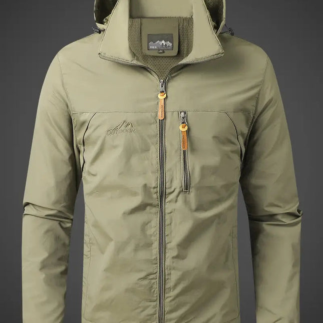 Leichte Outdoorjacke mit Kapuze und Windschutz für Alltag & Freizeit