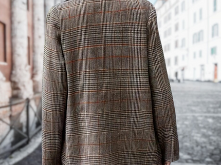 Stilvoller karierter Blazer für Frauen - perfekt für einen lässigen Look!