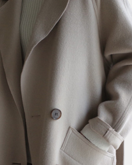 Stilvoller langer Damenmantel für einen eleganten Look