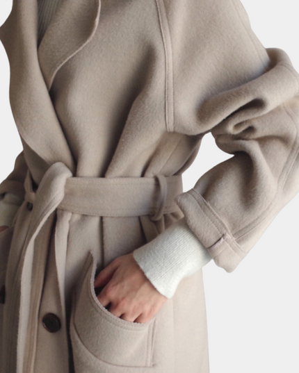 Stilvoller langer Damenmantel für einen eleganten Look