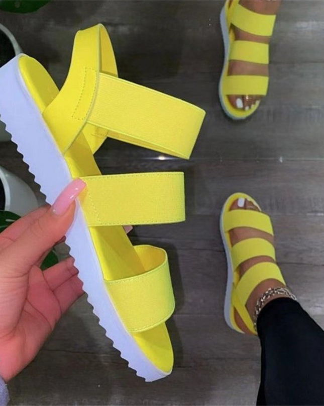 Modische und bequeme Damensandalen mit trendigen Riemchen
