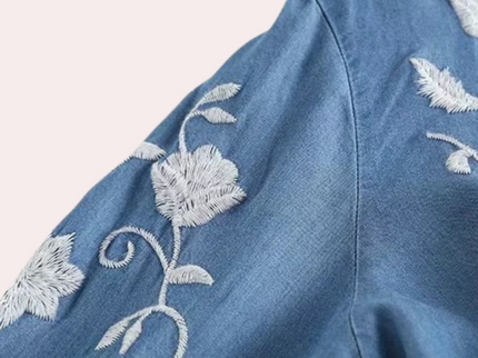 Breanne - Elegante bestickte Damenstrickjacke mit Blumendessin