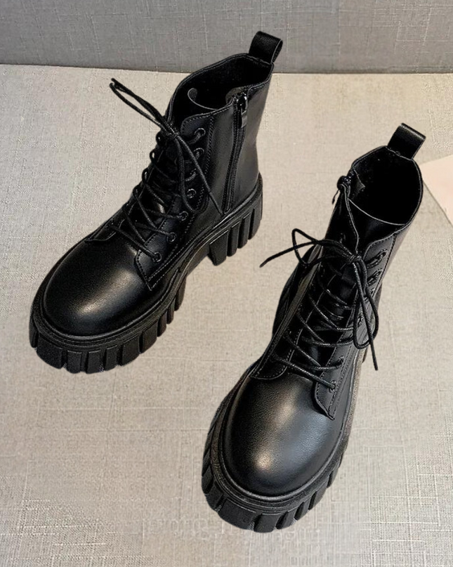 Venetia - Eleganter Damenstiefel mit raffinierten Schnürsenkeln und praktischem Reißverschluss