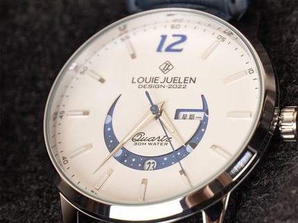 Elegante Uhr mit Mondphase