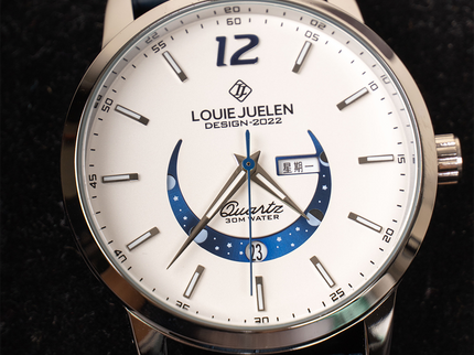 Elegante Uhr mit Mondphase