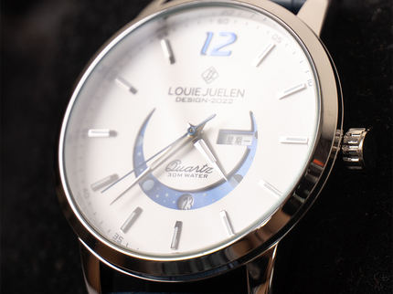 Elegante Uhr mit Mondphase