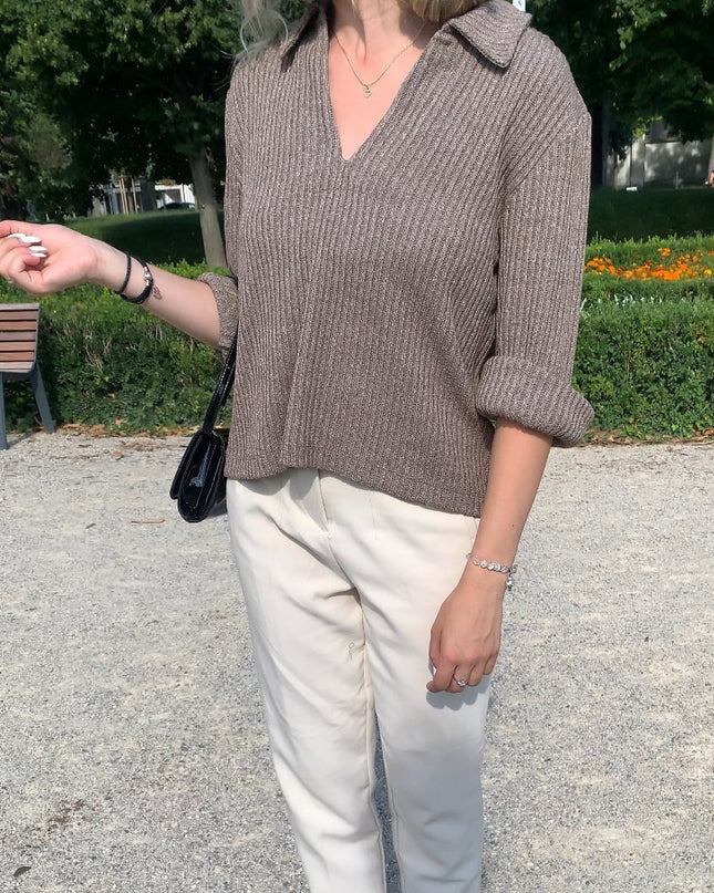 Gerippter Strickpullover mit Kragen