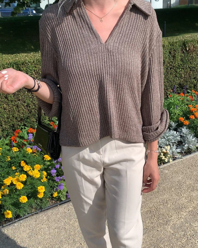 Gerippter Strickpullover mit Kragen