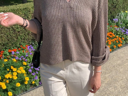 Gerippter Strickpullover mit Kragen