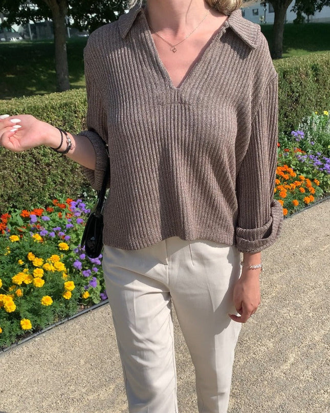 Gerippter Strickpullover mit Kragen