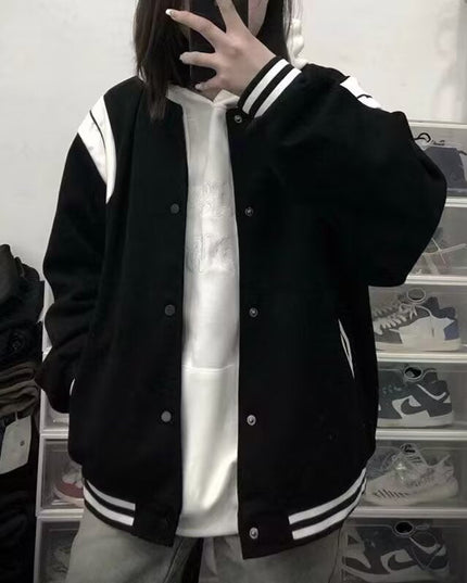 Molly | Lässige Varsity-Jacke im Retro-Stil mit gestreiften Ärmeldetails und gerippten Bündchen