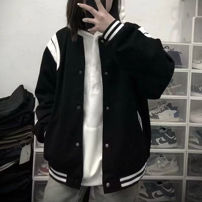 Molly | Lässige Varsity-Jacke im Retro-Stil mit gestreiften Ärmeldetails und gerippten Bündchen