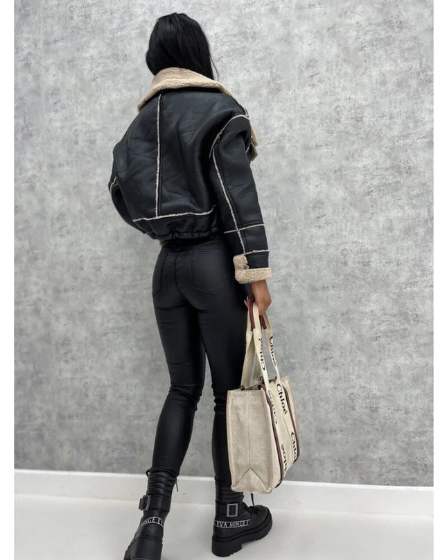 Kurze Lederjacke mit Teddyfutter