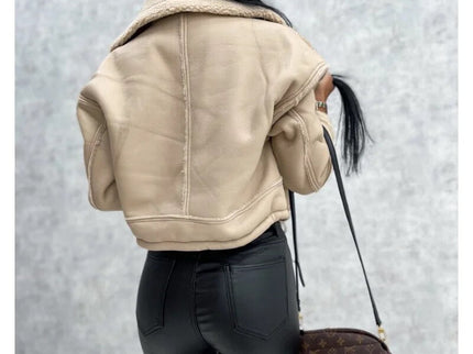Kurze Lederjacke mit Teddyfutter