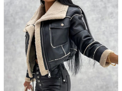 Kurze Lederjacke mit Teddyfutter