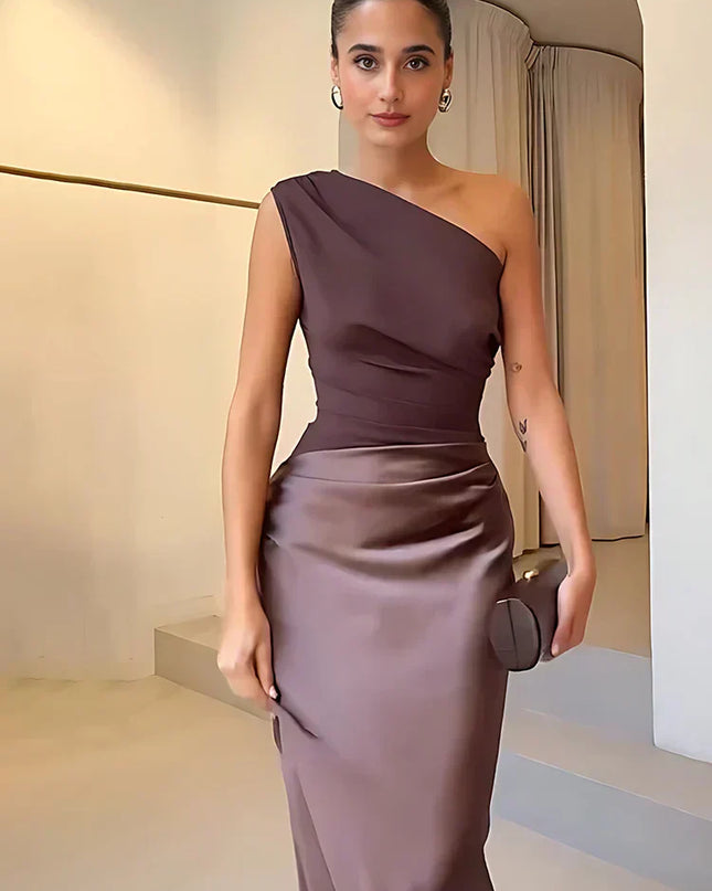 Amber™ – Ein Schulter Satin Maxikleid