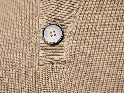 Konrad | Stilvoller Herrenpullover mit Knopfdesign