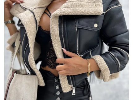Kurze Lederjacke mit Teddyfutter