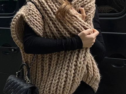 Gemütlicher übergroßer Strickkapuzenpullover