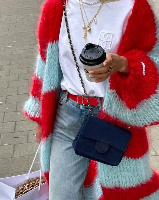 Gemütlicher gestreifter übergroßer Strickcardigan