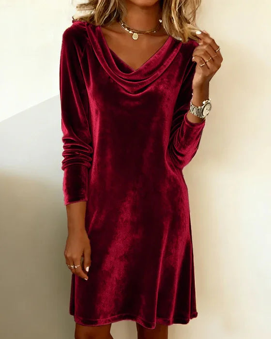 Frosina – Ausgestelltes Samtkleid
