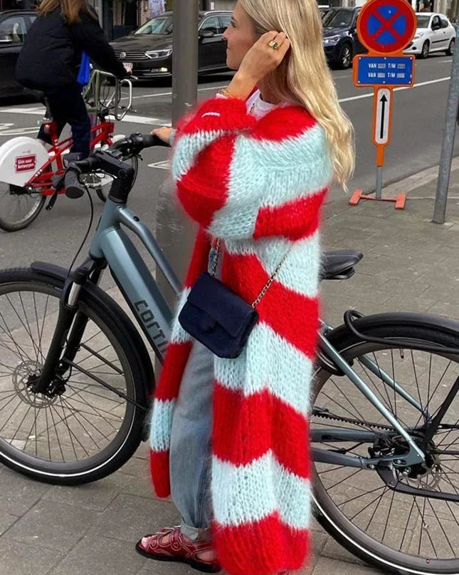 Gemütlicher gestreifter übergroßer Strickcardigan