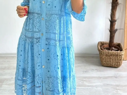 Emberly™ – Locker sitzendes Kleid mit Stickerei und Knopfleiste